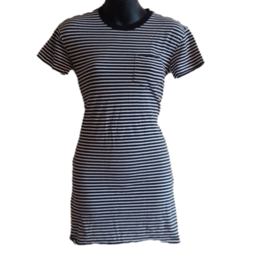 𝅺Everlane T shirt mini  dress. Size xxs. Black / white stripes.